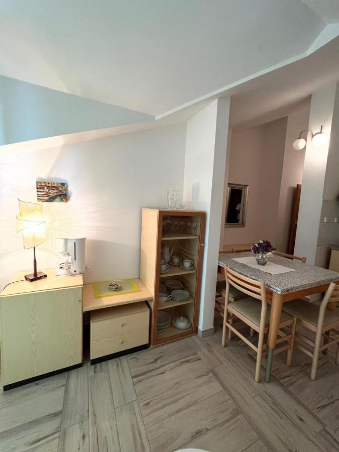 Apartamento Gorana Apartman With Swimming Pool Jelsa  Exterior foto