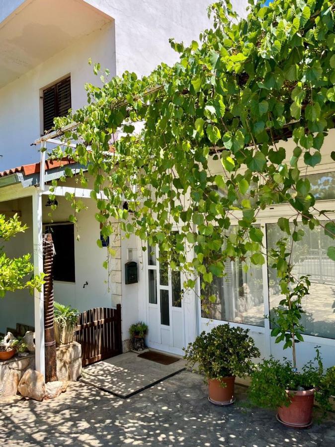 Apartamento Gorana Apartman With Swimming Pool Jelsa  Exterior foto
