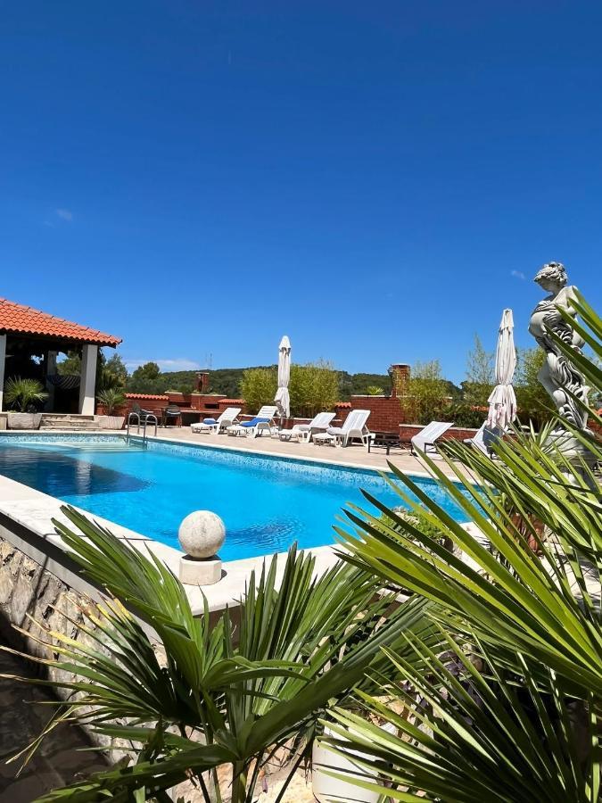 Apartamento Gorana Apartman With Swimming Pool Jelsa  Exterior foto