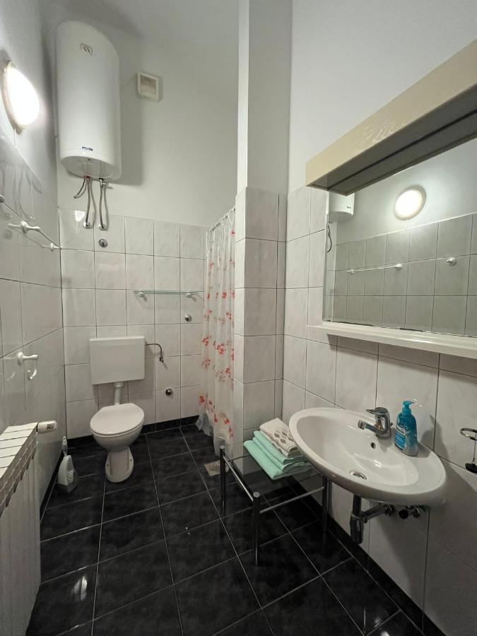 Apartamento Gorana Apartman With Swimming Pool Jelsa  Exterior foto