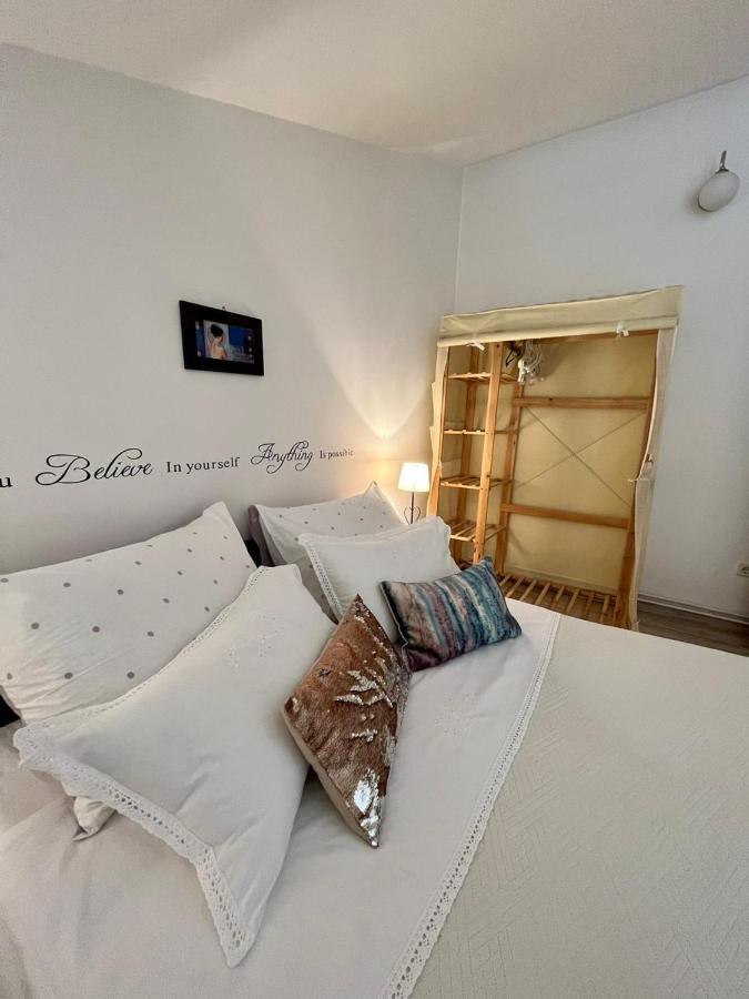 Apartamento Gorana Apartman With Swimming Pool Jelsa  Exterior foto