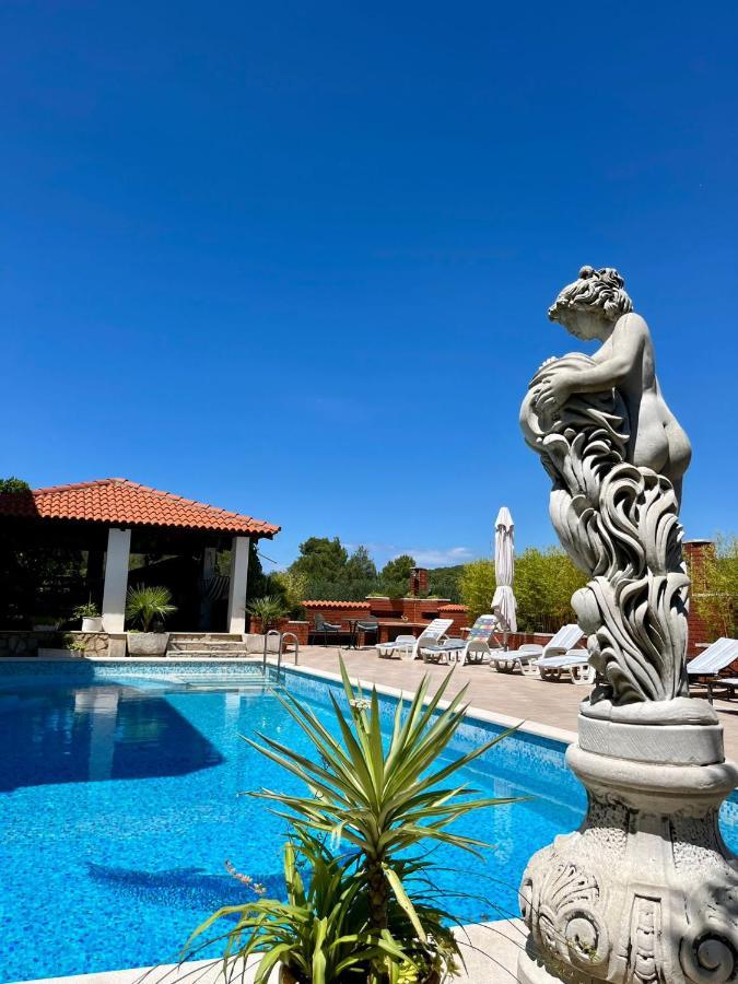 Apartamento Gorana Apartman With Swimming Pool Jelsa  Exterior foto