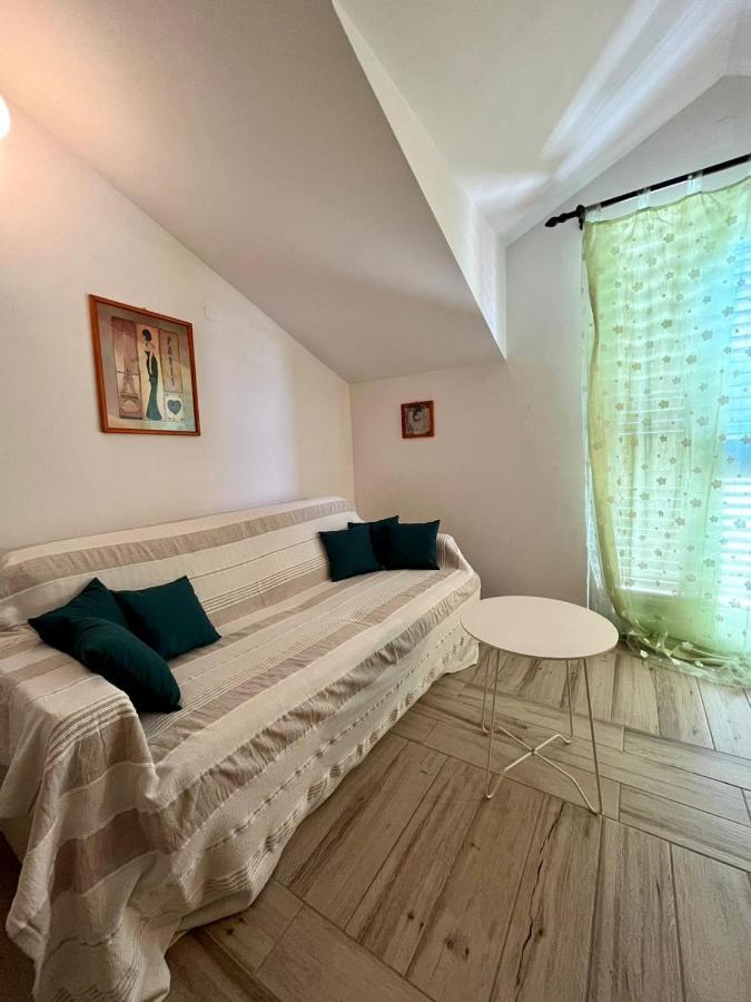 Apartamento Gorana Apartman With Swimming Pool Jelsa  Exterior foto