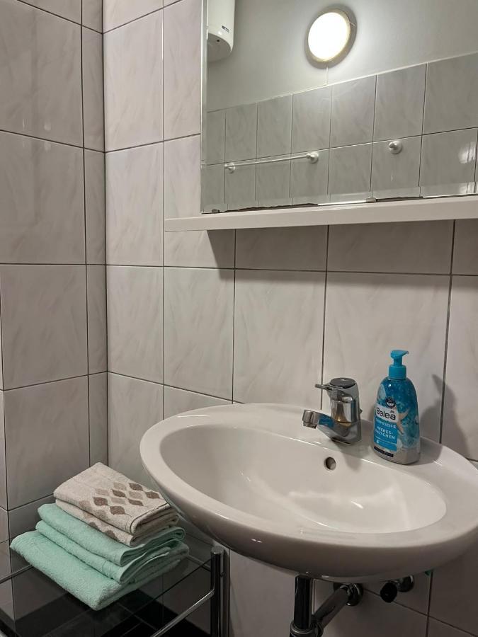 Apartamento Gorana Apartman With Swimming Pool Jelsa  Exterior foto