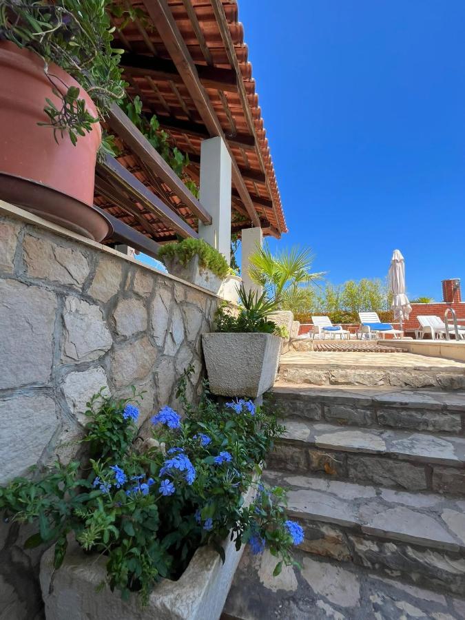 Apartamento Gorana Apartman With Swimming Pool Jelsa  Exterior foto
