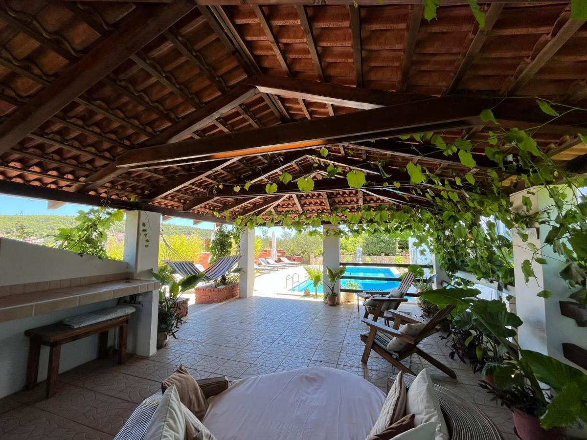 Apartamento Gorana Apartman With Swimming Pool Jelsa  Exterior foto